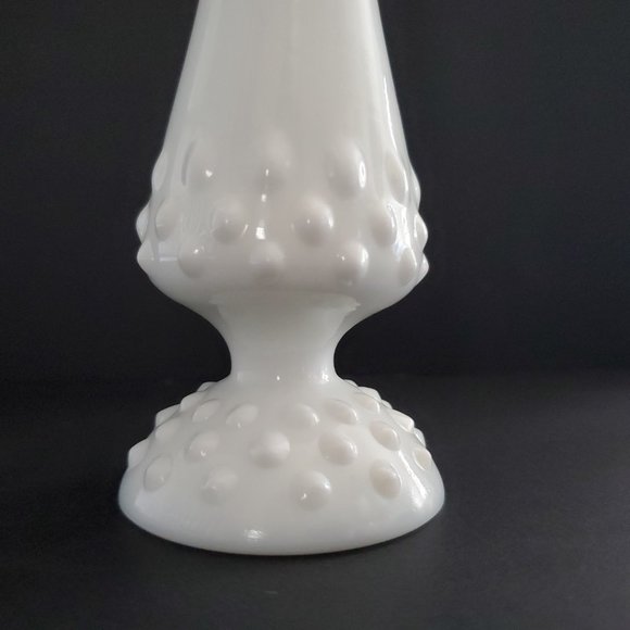 Vintage Collectible Milk Glass Swung Vase Pedestal Stem Bud Vase Hobnail Detail - Picture 7 of 8